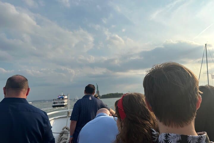 NYC Manhattan Skyline & Statue of Liberty Evening Party Cruise photo 3