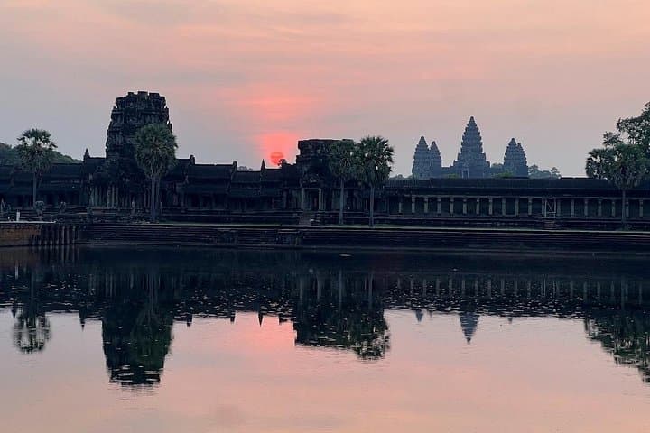Private Sunrise Bike Tour of Angkor Wat and Temples photo 4