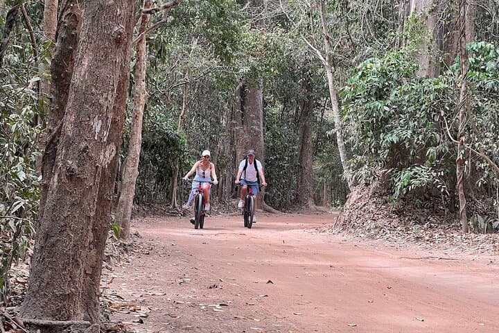 Private Sunrise Bike Tour of Angkor Wat and Temples photo 1