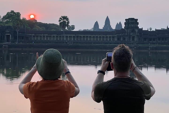 Private Sunrise Bike Tour of Angkor Wat and Temples photo 2