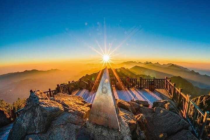 2-Day Sapa & Fansipan Peak: Cat Cat Village, Cable Car and Mountain Views from Hanoi