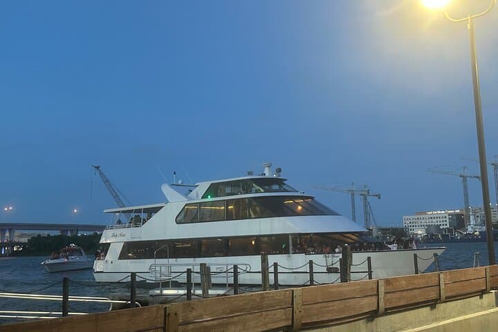 Miami South Beach Millionaire Homes Cruise — Bayside Sightseeing & Hard Rock Meal photo 4