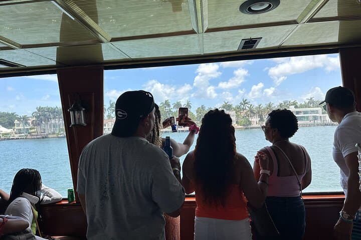 Miami South Beach Millionaire Homes Cruise — Bayside Sightseeing & Hard Rock Meal photo 1