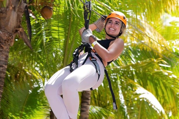 Roatán Zipline, Snorkeling & West Bay Beach Day Trip