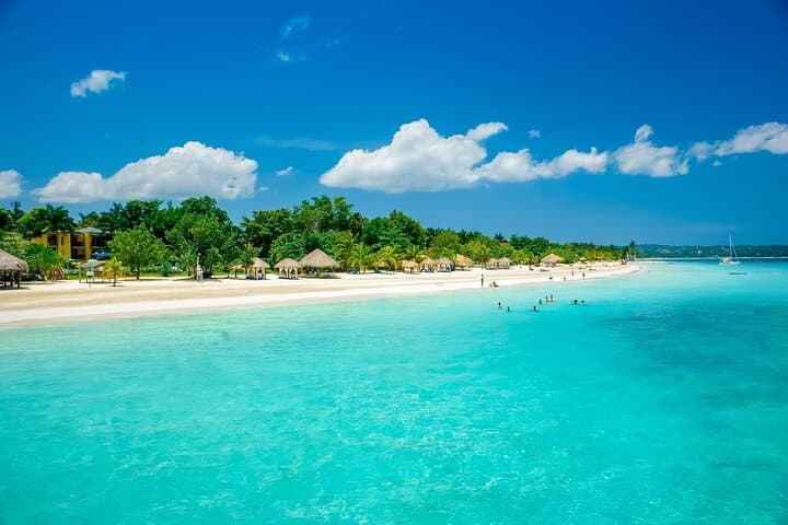 Experience the Magic of Negril: Seven Mile Beach and Rick's Cafe Adventure