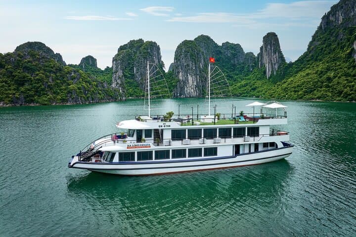 Halong Bay Luxury Day Cruise: Buffet Lunch, Kayaking & Titov Island Views