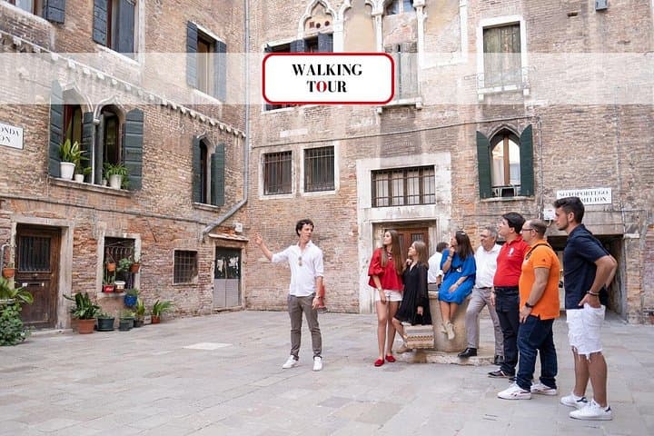 Hidden Canals of Venice: Rialto Walking Tour & 30-Minute Gondola Experience photo 3