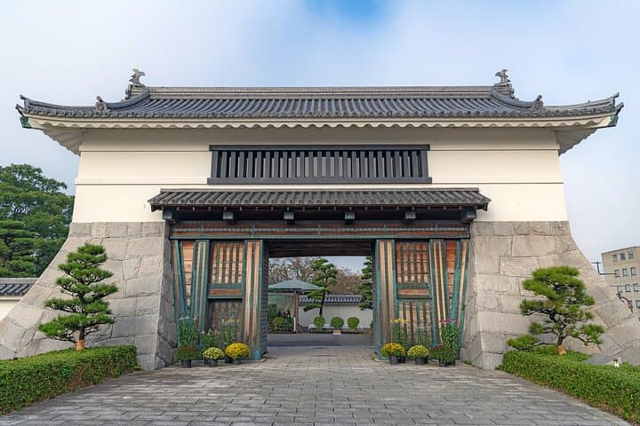 Strolling Edo Castle: East Garden Walking Tour at the Imperial Palace, Tokyo