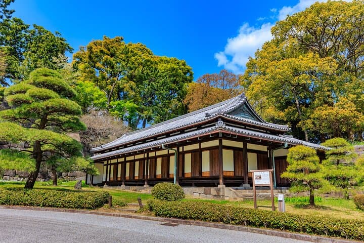 Strolling Edo Castle: East Garden Walking Tour at the Imperial Palace, Tokyo photo 6