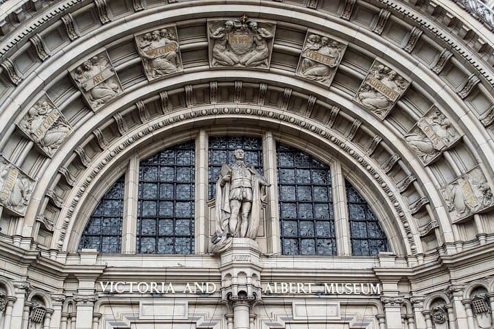 Private Victoria and Albert Museum Highlights Tour: Insider Access to Art & Design