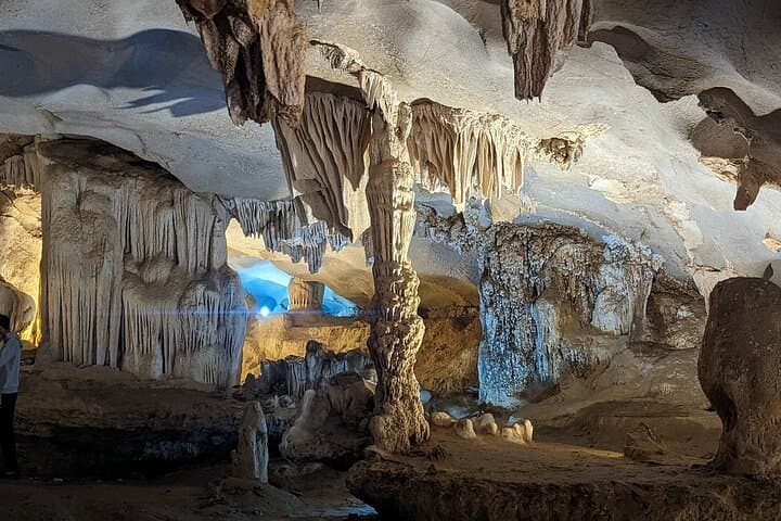 Bai Tu Long Bay Day Cruise: Thien Canh Son Cave, Kayaking & Hidden Islets photo 4
