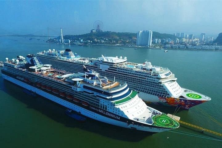 Halong Bay 4-Hour Private Boat Tour: Caves, Kayak & Ba Hang Lagoon photo 1