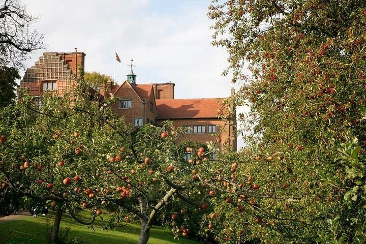 Private Chartwell House Day Trip from London — Churchill's Home & Countryside Walks