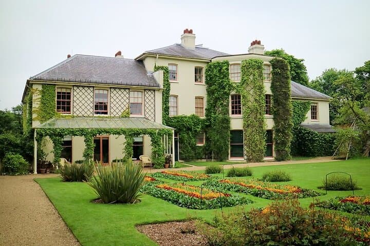 Discover Darwin's Down House: Private Day Trip from London