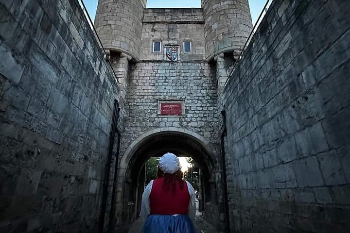 Bloody Tour of York's City Walls — Mad Alice Guided Walking Experience photo 3