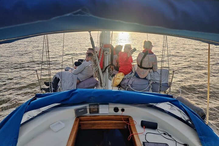 Sunset Sail on the Tagus: 2-Hour Alcântara Marina Cruise to Belém