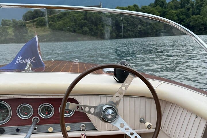 Private Guided Lake Como Boat Tour: Sunset, Villas & Prosecco photo 4