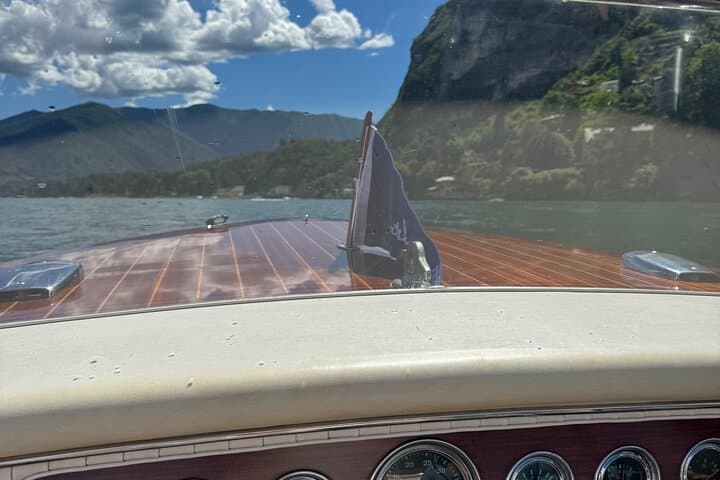Private Historical Tour of Lake Como by Vintage Wooden Boat photo 2