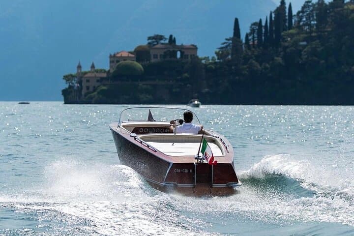 Private Historical Tour of Lake Como by Vintage Wooden Boat photo 4