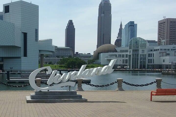 Walking Cleveland's Euclid Avenue: Downtown Architecture & Riverfront History Tour