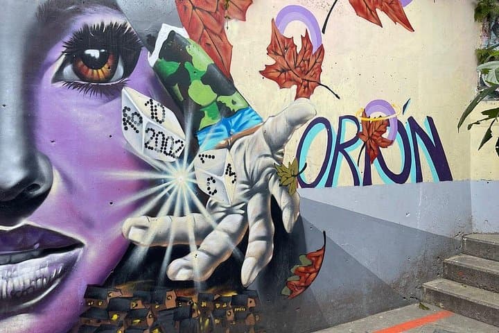 Medellín City Tour & Comuna 13 Graffiti Walk: Botero, Cable Car & Pueblito Paisa photo 2