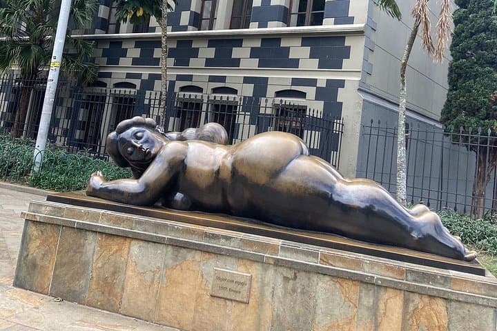 Medellín City Tour & Comuna 13 Graffiti Walk: Botero, Cable Car & Pueblito Paisa photo 3