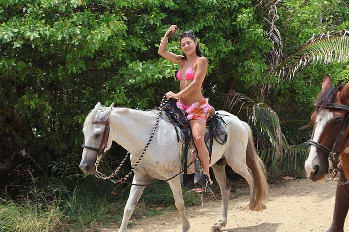 Roatán Zipline, Horseback & Snorkel Combo — West Bay Reef Adventure photo 3