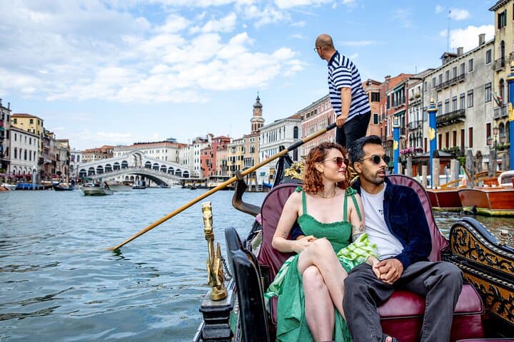 Private Gondola Photoshoot in Venice — St. Mark’s Square to Rialto photo 2