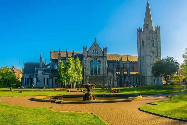 Dublin City Highlights: Private Guided Walking Tour of St. Patrick's, Trinity & Temple Bar