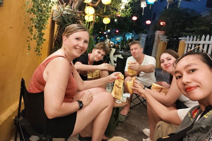 Hoi An Vespa Food Tour: Night Street Food Ride & Cao Lầu Tasting