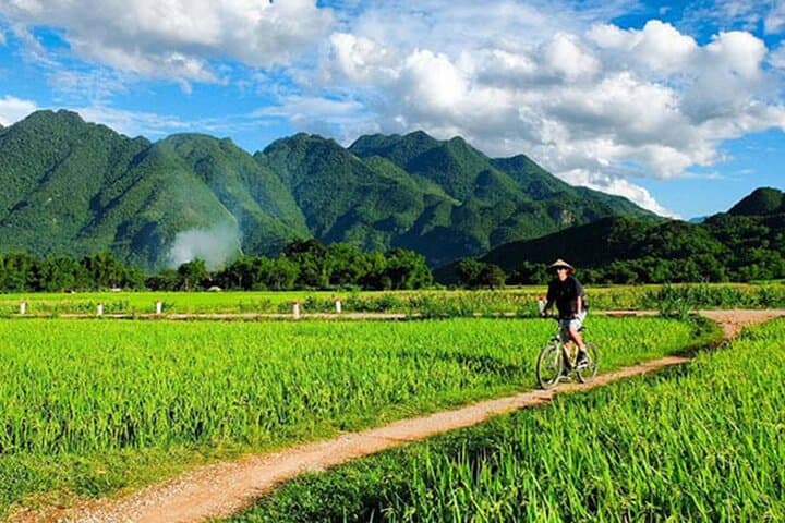 Mai Chau 2-Day Homestay, Bike & Trek from Hanoi