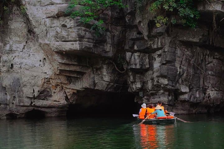 Luxury Private Tour to Mua Cave, Bich Dong & Trang An from Hanoi photo 2