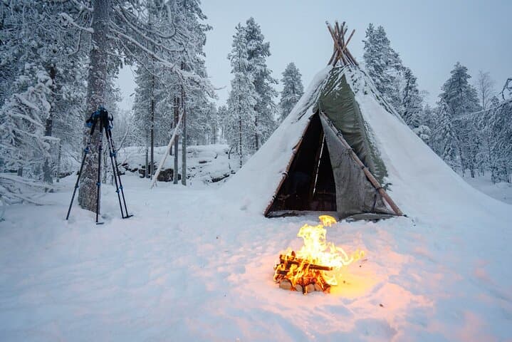 Private Snowshoeing in Rovaniemi's Snow Forests — Guided Hike with Kota Fire photo 3