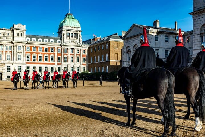 Changing of the Guard Walking Tour: Buckingham Palace to Westminster Highlights photo 2