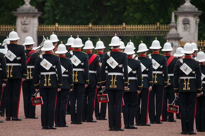 Changing of the Guard Walking Tour: Buckingham Palace to Westminster Highlights photo 4