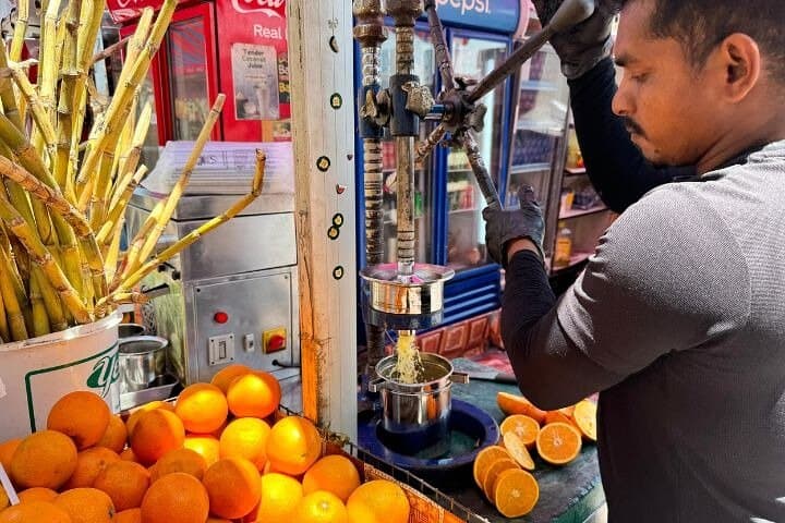 Old Dubai Markets & Al Fahidi Cultural Walking Tour — Creek, Souks & Street Food photo 4