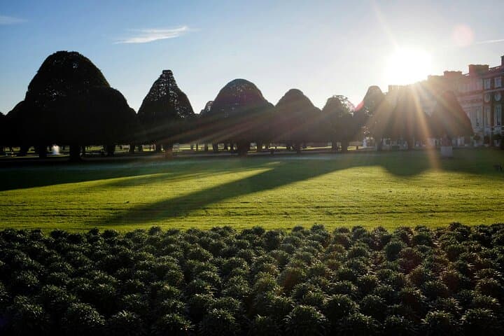 Hampton Court Palace Day Trip from London — Maze, Gardens & Haunted Gallery photo 3
