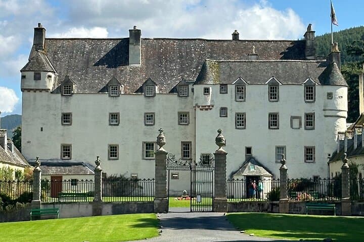 Traquair House to Dawyck: Private Scottish Borders Day Tour with Rosslyn Chapel