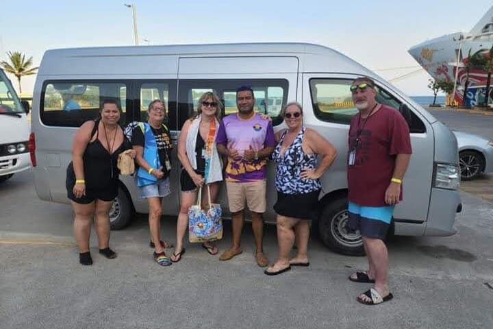 Roatán West Bay Snorkeling & Mayan Eden Eco-Park — Private Tour with Monkeys and Sloths photo 6