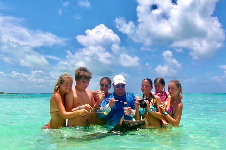 Private Nassau Boat Tour: Swimming Pigs, Snorkel Reefs & Lunch on Rose Island