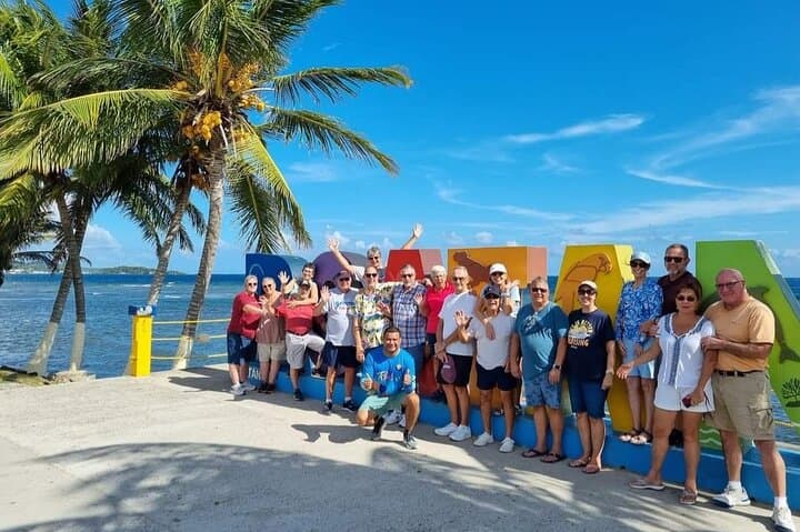 Roatán Sandy Bay Horseback Beach Ride with Chocolate & Rum Tasting photo 6