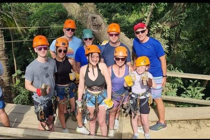Roatán Zipline Canopy Tour and West Bay Beach Break