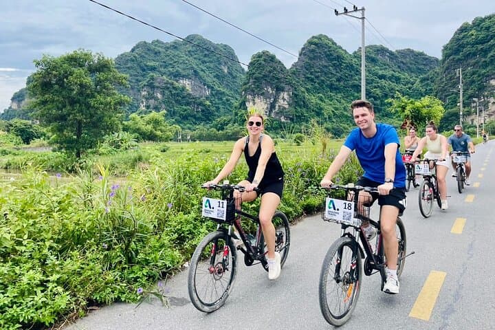 2-Day Private Ninh Binh Tour: Tam Coc Sampan, Mua Cave Viewpoint & Hoa Lu History photo 3