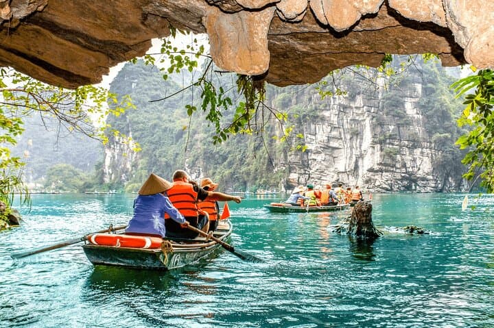 Tam Coc & Hoa Lu Luxury Day Tour — Biking, Boat Ride and Ancient Capital photo 4