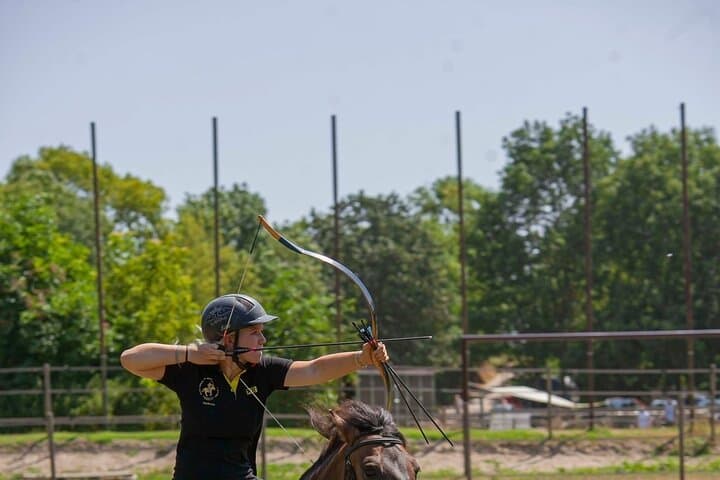 Horseback Archery in Bockfließ — 4-Hour Intro to Mounted Bow Shooting photo 5