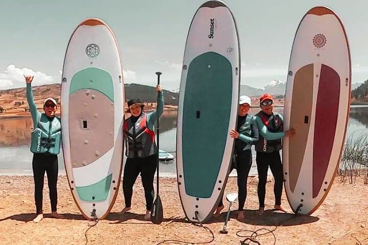 Paddleboarding Laguna Huaypo: Calm Waters & Mountain Views from Cusco