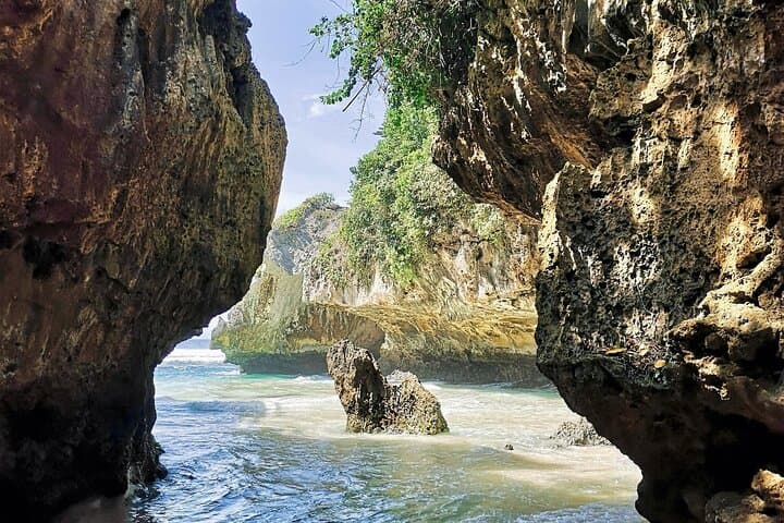 Uluwatu Sunset Tour & Jimbaran Seafood Dinner — Private Evening Experience photo 6