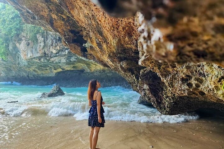 Uluwatu Sunset Tour & Jimbaran Seafood Dinner — Private Evening Experience photo 3