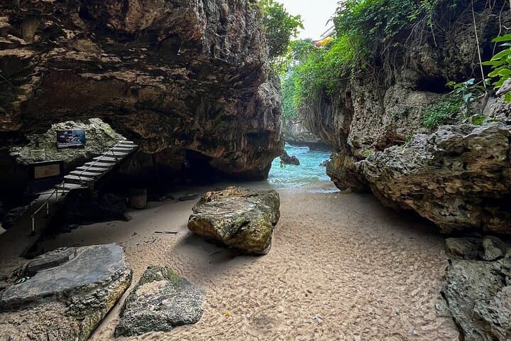 Uluwatu Sunset Tour & Jimbaran Seafood Dinner — Private Evening Experience photo 5