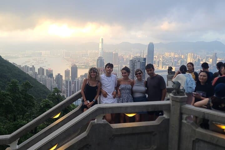 Deluxe Hong Kong Night City Tour with Peak Tram, Star Ferry & Symphony of Lights